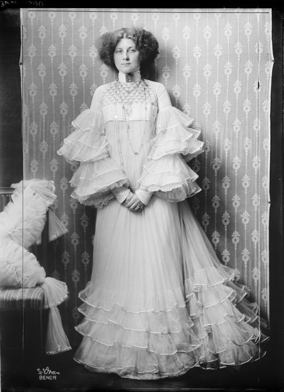 Эмилия Флёге