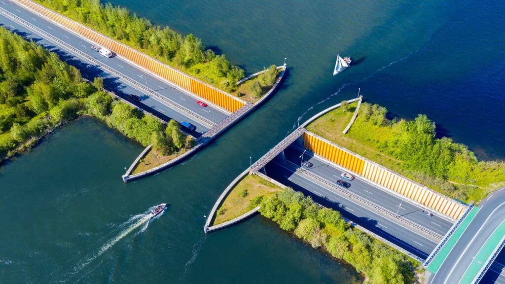 Aquaduct Veluwemeer — нидерландский «мост наоборот», или водный акведук.